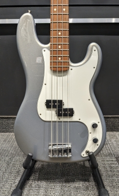Fender Player P-Bass Pau Ferro - Silver 2